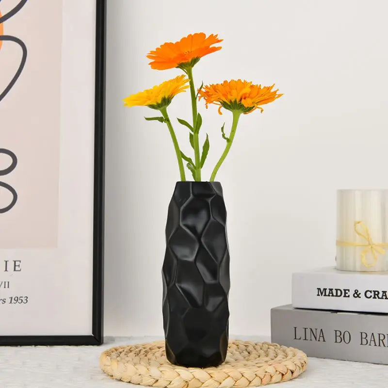 Vase Sculptural Moderne en Résine – Maison Vanoa