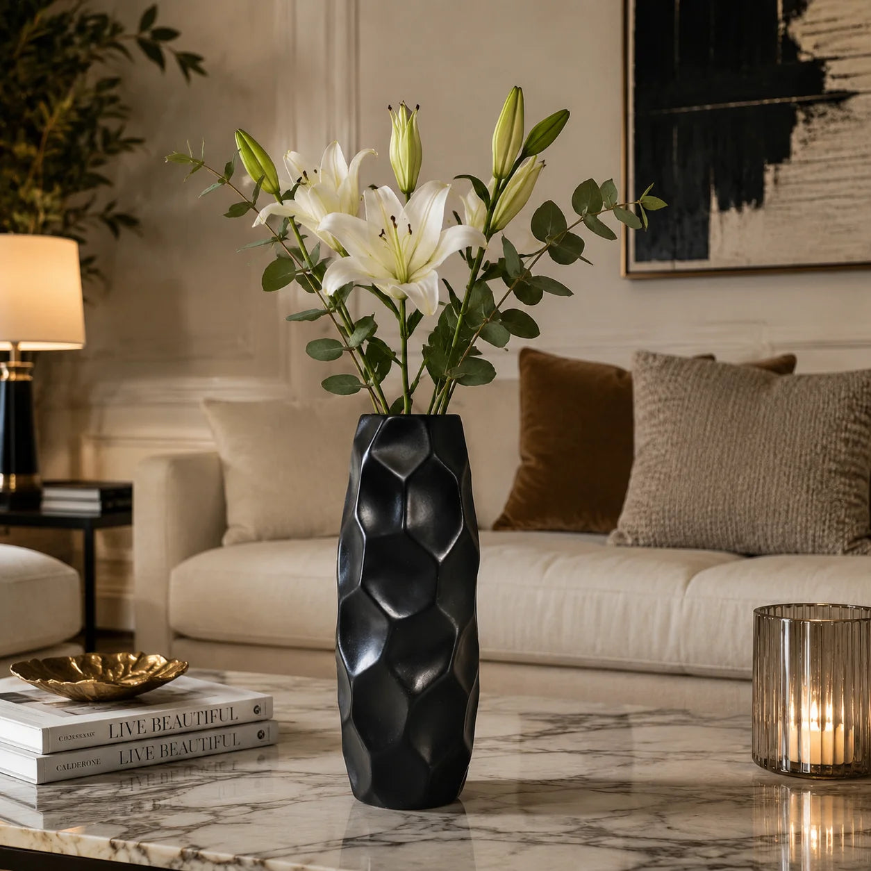Vase Sculptural Moderne en Résine – Maison Vanoa