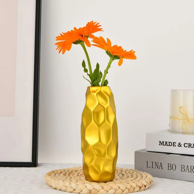 Vase Sculptural Moderne en Résine – Maison Vanoa